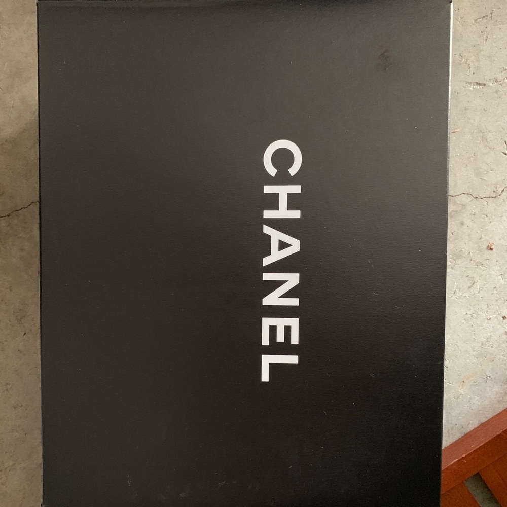 Large Chanel box with flap top (jumbo or maxi)